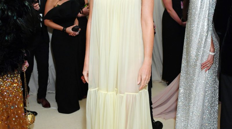 Gwyneth Paltrow Throws Shade At Met Gala Attendees Who Choose ‘A Hot Dog Costume’